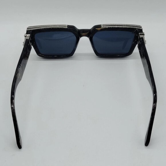 Louis Vuitton Sunglasses Men's Grays 699-060225 - Picture 4 of 9